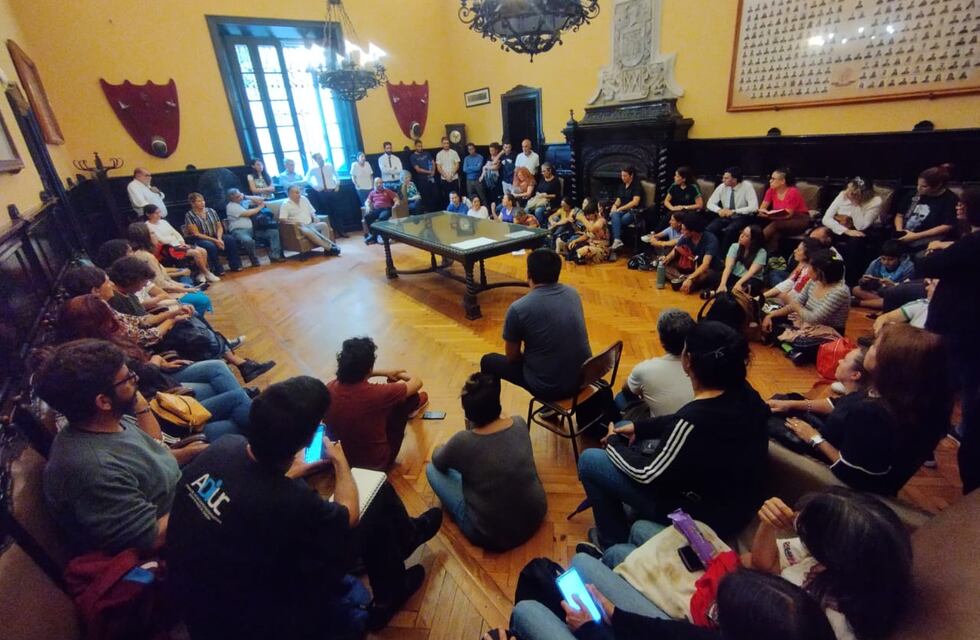 La UNC pidió al Ministerio de Trabajo que docentes levanten el paro en el Monserrat y el Manuel Belgrano