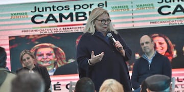 Elisa Carrió cerró campaña en Rafaela junto a José Corral y disparó munición gruesa contra Lorenzetti
