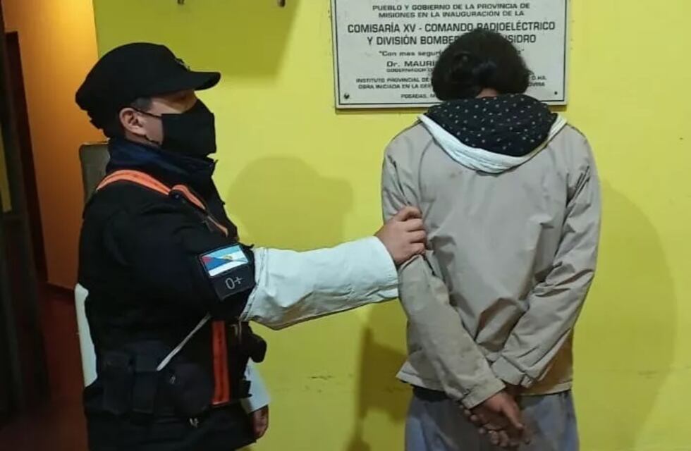 Intentaba sustraer objetos de un corralón de autos y terminó detenido