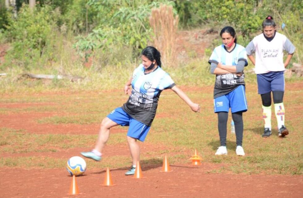 Garuhapé: abren clínica de fútbol para mujeres rurales