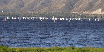ID:6700889 Fin de semana largo. Turismo
competencia nacional de vela Villa Carlos Paz . Lago San Roque
Yanina Aguirre