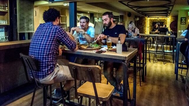 Producto de la baja de casos de coronavirus, se eliminaron los limites de aforo en Rosario