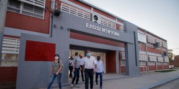 El gobernador recorrió las remodelaciones de la escuela bilingüe