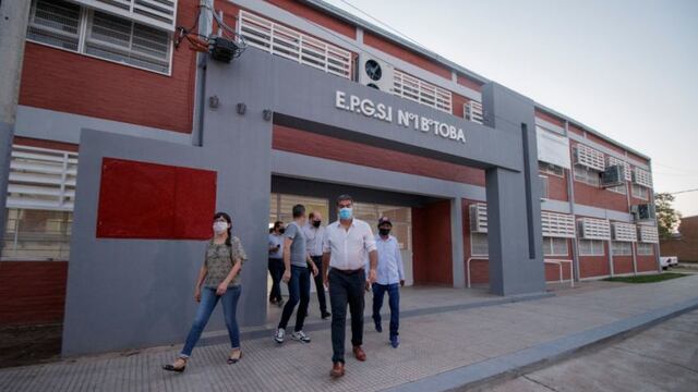 El gobernador recorrió las remodelaciones de la escuela bilingüe