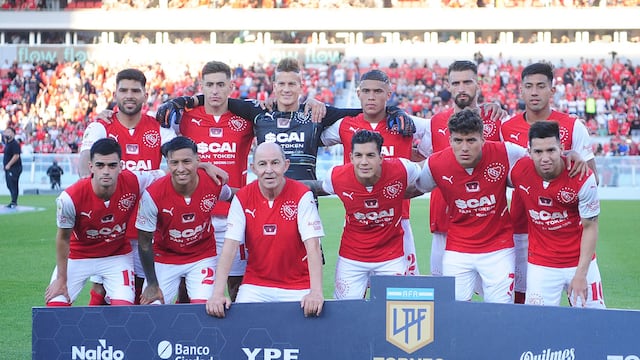 Ricardo Bochini, en el "11" de Independiente que salió a jugar contra San Lorenzo. (Fotobaires)