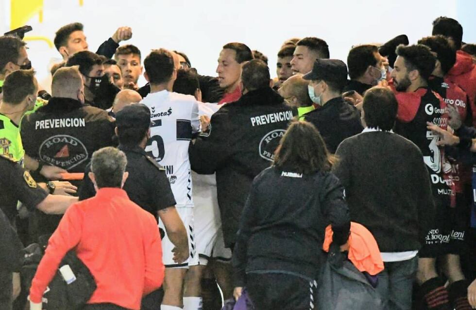 Trompadas y empujones al término de Gimnasia de La Plata y Newell’s