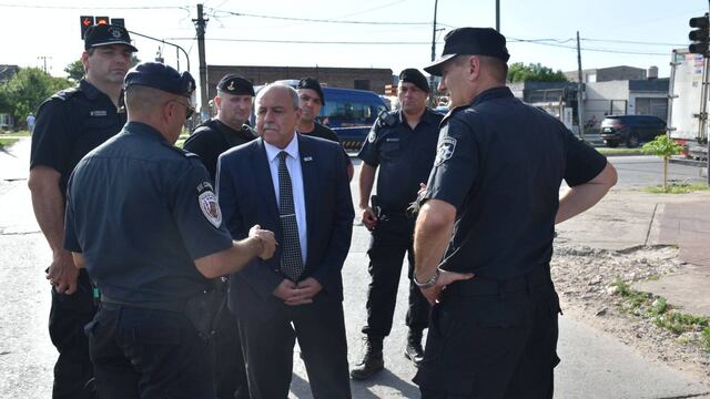 El secretario de Seguridad Pública, Omar Pereira, se reunió con los uniformados en Génova y Provincias Unidas.