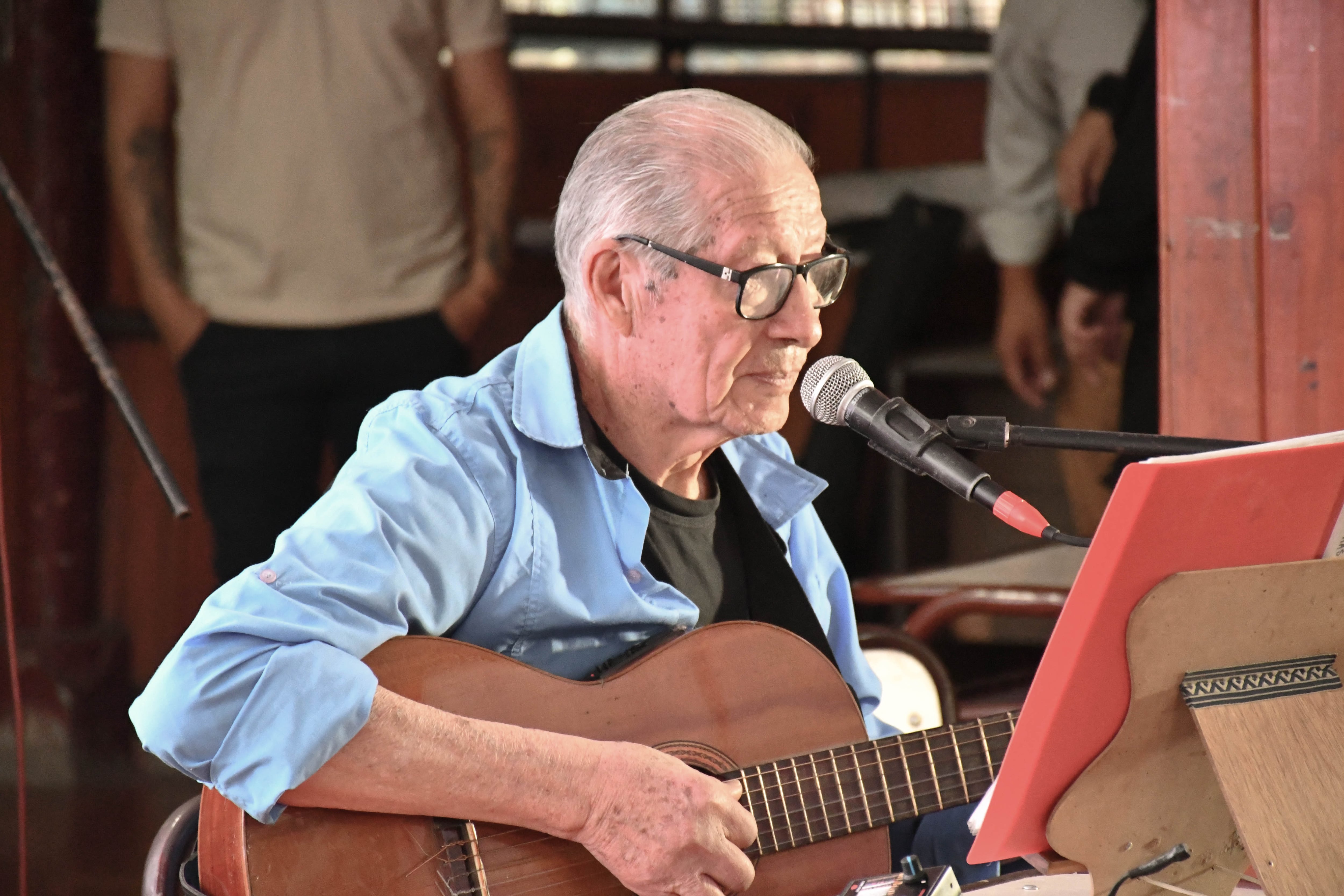 Jaime Centellas, folklorista y fotógrafo, rindió homenaje a su barrio en la presentación del libro digital editado por el Concejo Deliberante.