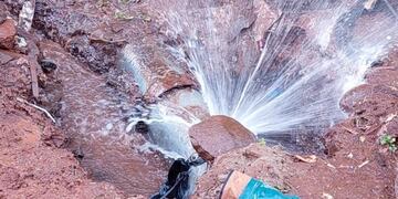 Insólito: quisieron conectarse clandestinamente a la red de agua y dejaron sin suministro a un barrio entero.