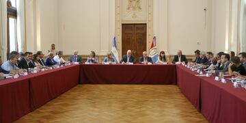 Omar Perotti encabeza la junta