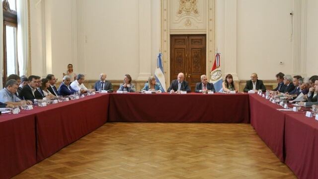 Omar Perotti encabeza la junta