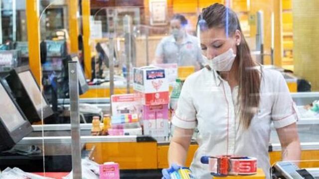 El secretario Gómez dijo que los empleados de comercio son esenciales del día 1 de comenzado la pandemia.