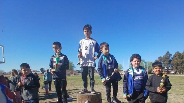 Importante participación en la jornada atlética por el Día del Niño