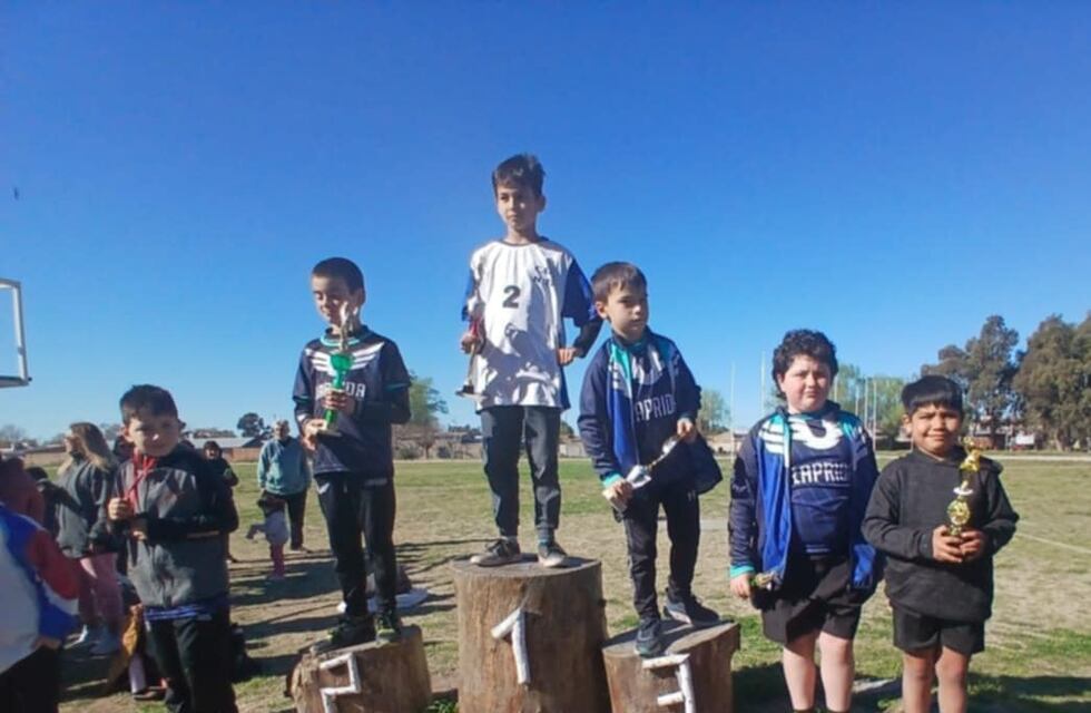 Importante participación en la jornada de atletismo por el Día del Niño