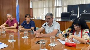 Valeria Gutiérrez, presidenta de la Comisión Vecinal del barrio Fátima y Ricardo Cardoni, un vecino.