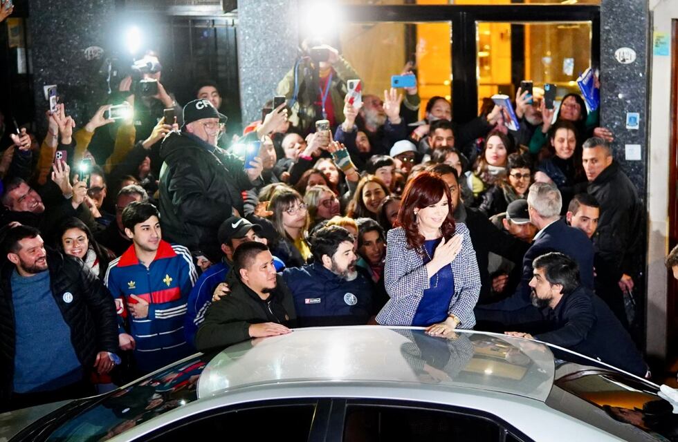 Un repartidor agredió a los militantes kirchneristas en Recoleta y fue detenido por la Policía