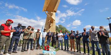 2 de abril: sentido acto en Carlos Paz por nuestros héroes de Malvinas. (Foto: Municipalidad VCP).