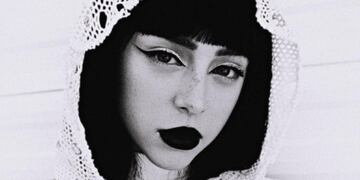 La autora de "Wapo traketero" se vistió de blanco para su segundo show en California.