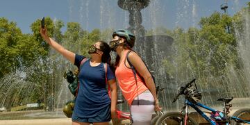 De acuerdo a las previsiones del Servicio Meteorológico Nacional, es muy probable que la primavera tenga temperaturas más altas de la media histórica en Mendoza. Foto: Orlando Pelichotti / Los Andes.