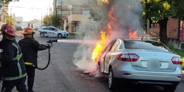 Posadas: puso en marcha su vehículo y se prendió fuego.