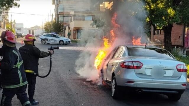 Posadas: puso en marcha su vehículo y se prendió fuego.
