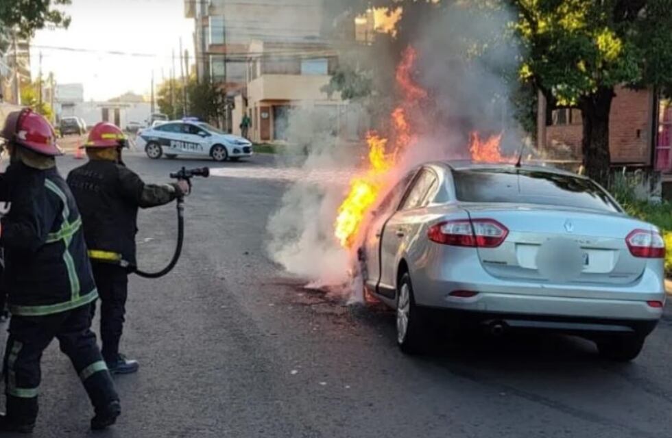 Posadas: puso en marcha su vehículo y se prendió fuego
