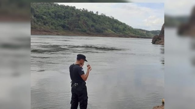 Macabro hallazgo en Puerto Iguazú: encontraron un cadáver humano con disparos y maniatado en el río Paraná.