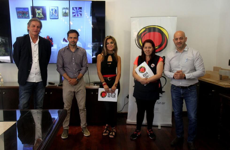 Son artistas carlospacenses y presentan sus obras en Francia