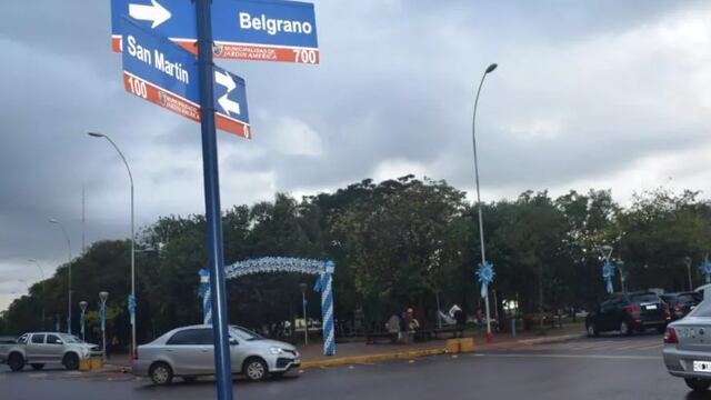 Colocan cartelería en la localidad de Jardín América. Foto: Esteban González