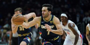 Facundo Campazzo jugó los últimos cuatro minutos en la amplia derrota de Denver contra Boston. (AP / Archivo)