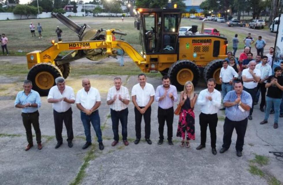 Manzur y Jaldo entregaron escrituras y maquinaria del programa Municipios de Pie en Monteros