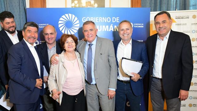 Osvaldo Jaldo tras la firma del acta por el inicio de obra que abarcará la construcción de 297 viviendas.