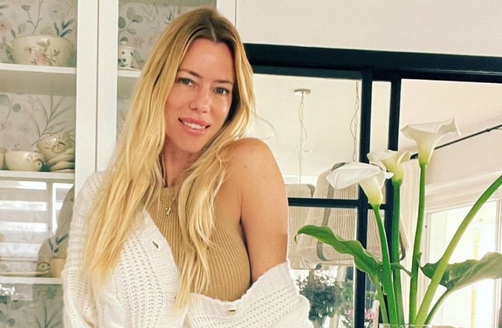 Frente al mar y con un outfit tejido a crochet: el momento de gratitud de Nicole Neumann