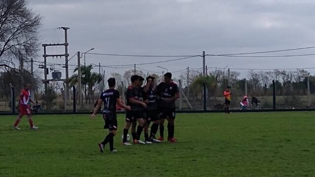 El "9" venció 6 a 0 a Bochófilo Bochazo