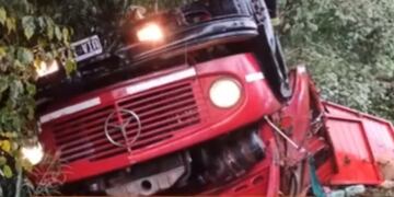 Volcó un camión con mercaderías sobre Ruta Nacional N°12 Foto: Radio Iguazu