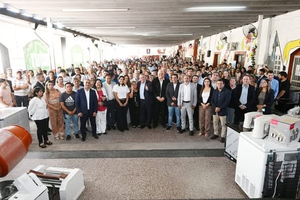 Sexta entrega 2025 de microcréditos y herramientas: 164 emprendedores recibieron créditos por $24,67 millones.