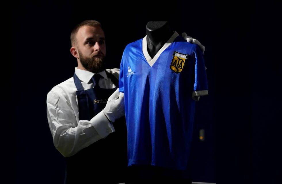 Terminó la subasta de la camiseta de Diego Maradona del Mundial ‘86: pagaron 9 millones de dólares