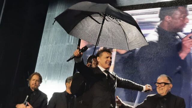 Luis Miguel cantó 1 hora y 10 minutos bajo la lluvia y las fanáticas en Córdoba denunciaron estafa.