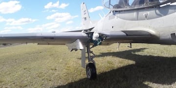 El tanque de combustible se vio afectado tras el choque contra una antena.