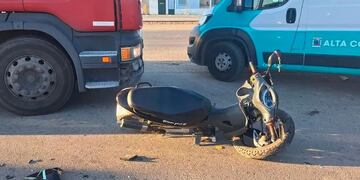 Siniestro vial. Un motociclista falleció tras chocar contra un camión (Policía).