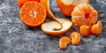 Para qué sirve mezclar cáscaras de mandarina con vinagre: el truco casero que pocos conocen