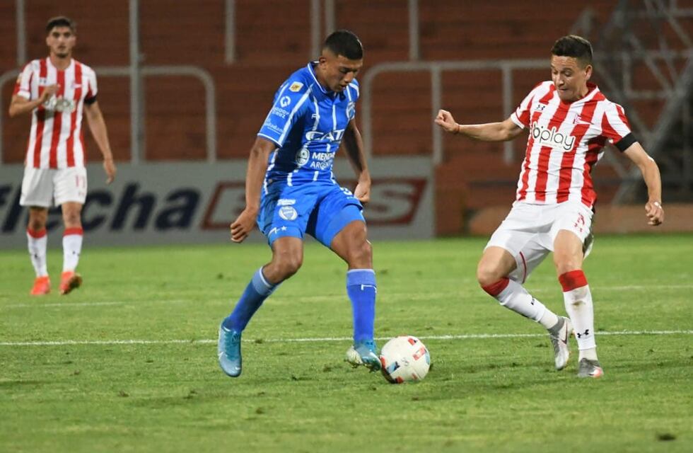 Estudiantes LP aprovechó los errores que tuvo Godoy Cruz y goleó 3-1
