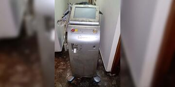 Uno de los aparatos de depilación laser que fueron secuestrados por la policía antes de que se los robaran.