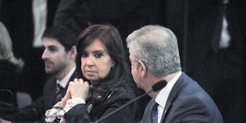 Cristina Fernández De Kirchner en el primer día del Juicio de la Causa Vialidad junto a su abogado Carlos Beraldi.