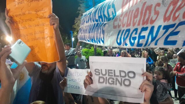El sueldo mínimo docente, en negociación.