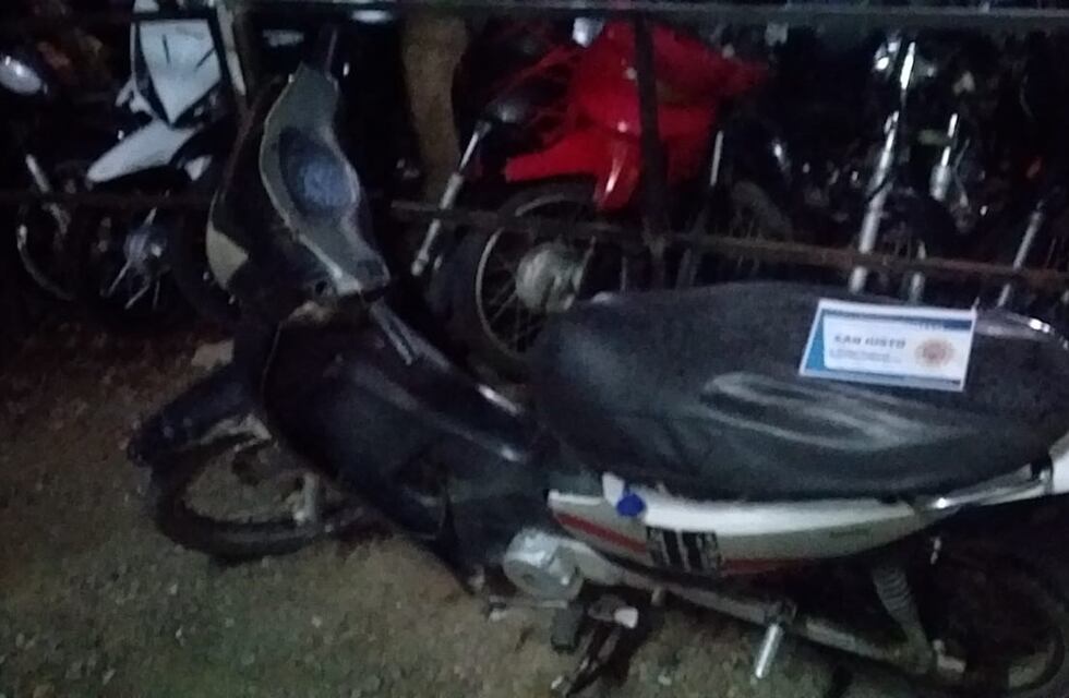 Arroyito: en moto, sin caso y sin papeles, terminó detenido por la Policía