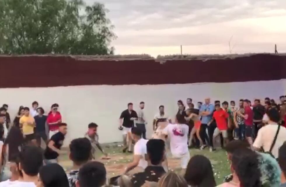 Un ring de box por las peleas en una de las fiestas navideñas