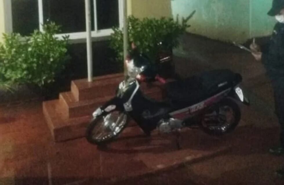 Terminaron detenidos por realizar maniobras peligrosas con una motocicleta