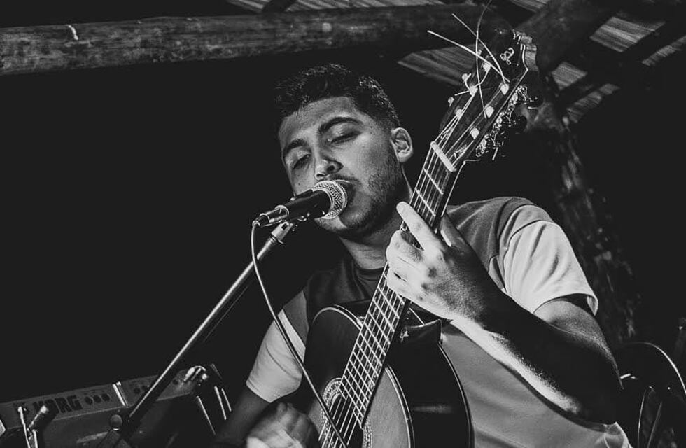 Matías Palomo de Arroyito se presenta en el escenario mayor del Pre Cosquín