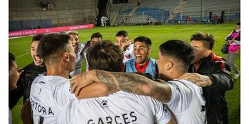 Colón va por la gloria ante Racing en San Juan.
